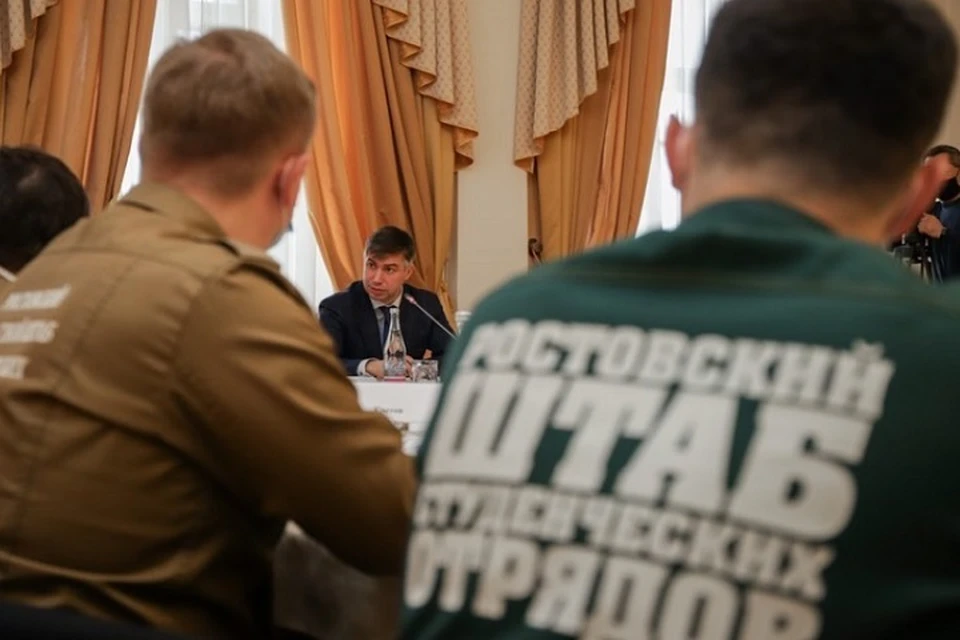 Глава администрации Ростова Алексей Логвиненко встретился с представителями студенческих отрядов. Фото: Instagram Алексея Логвиненко logvinenko_rnd