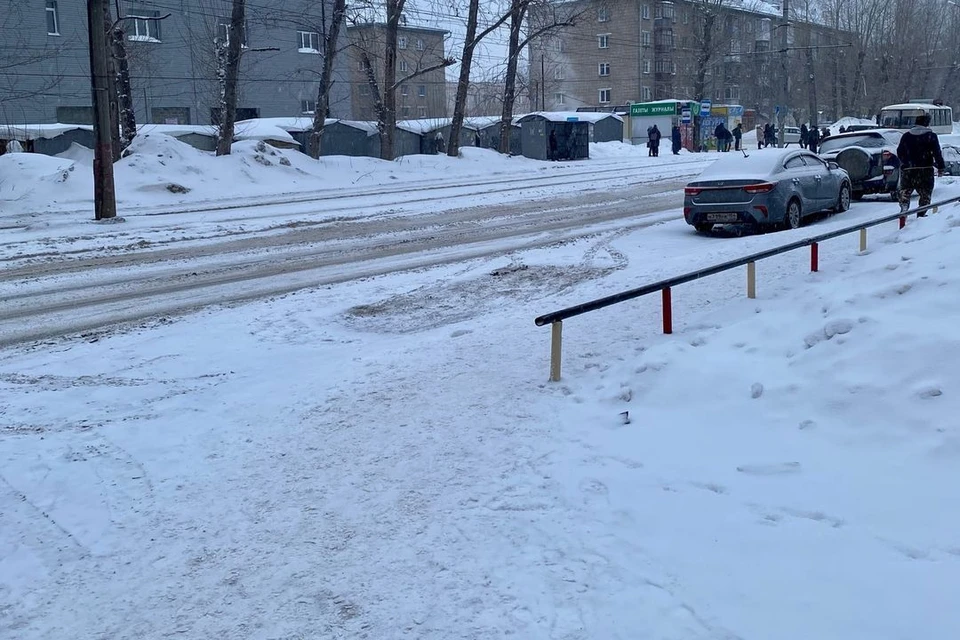 Новосибирец сломал ребро, поскользнувшись на тротуаре. Фото: «АСТ-54»