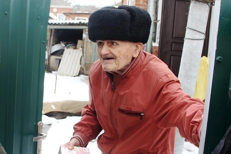 Алексея Михайловича часто навещают родственники и волонтеры. Фото: Молодежный центр "Светофор".