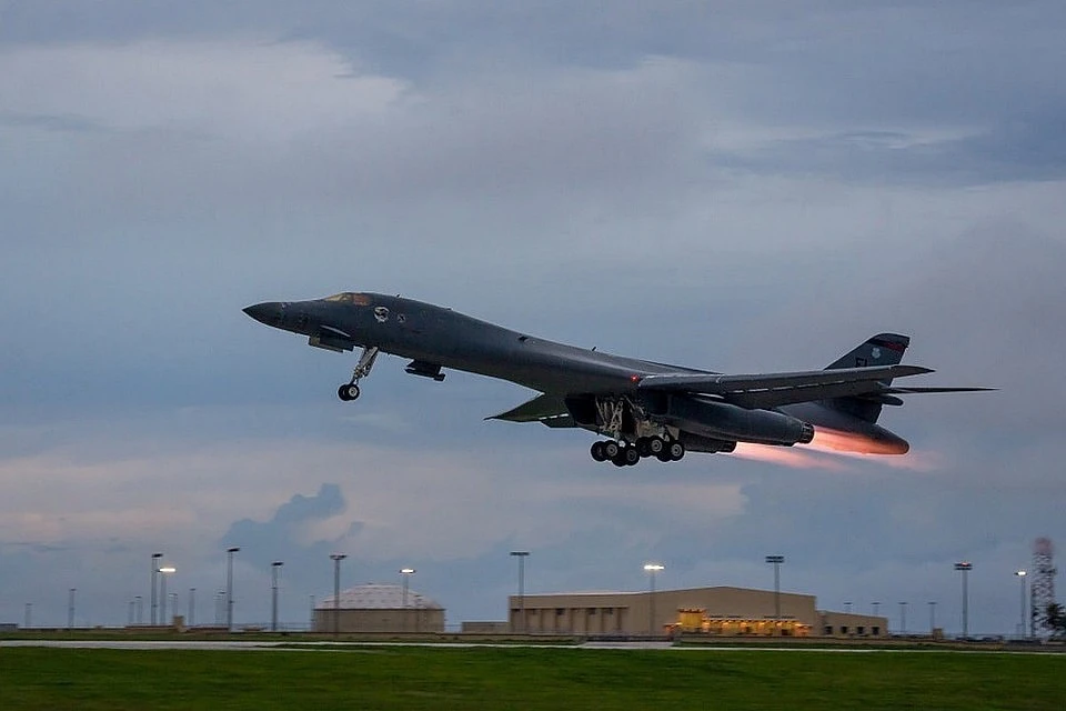 Американский стратегический бомбардировщик B-1B Lancer