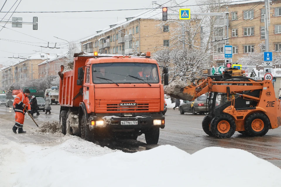 Глава города говорит, что дорожники работают круглыми сутками