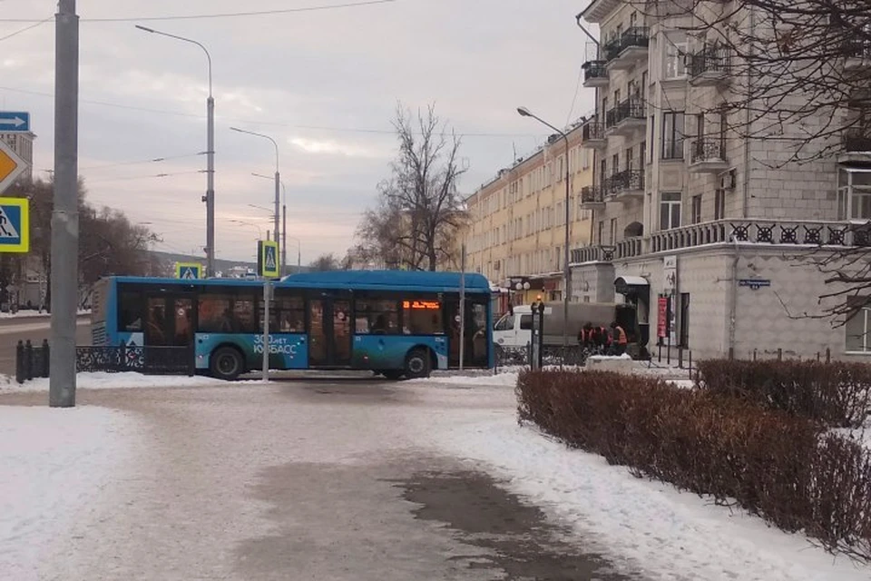 Водители новокузнецких автобусов простаивают на обочине