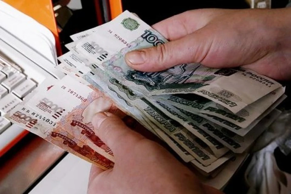 Сосед снял деньги в банкомате, а пенсионерке сказал, что выплаты не пришли. Фото: МВД ДНР