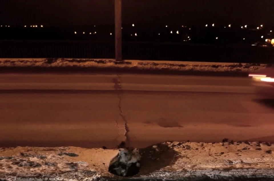 Происшествие в городе липецк на мосту. Трещина на Октябрьском мосту в Липецке. Октябрьский мост Липецк трещина. Октябрьский мост Липецк. Тракторный мост Липецк.