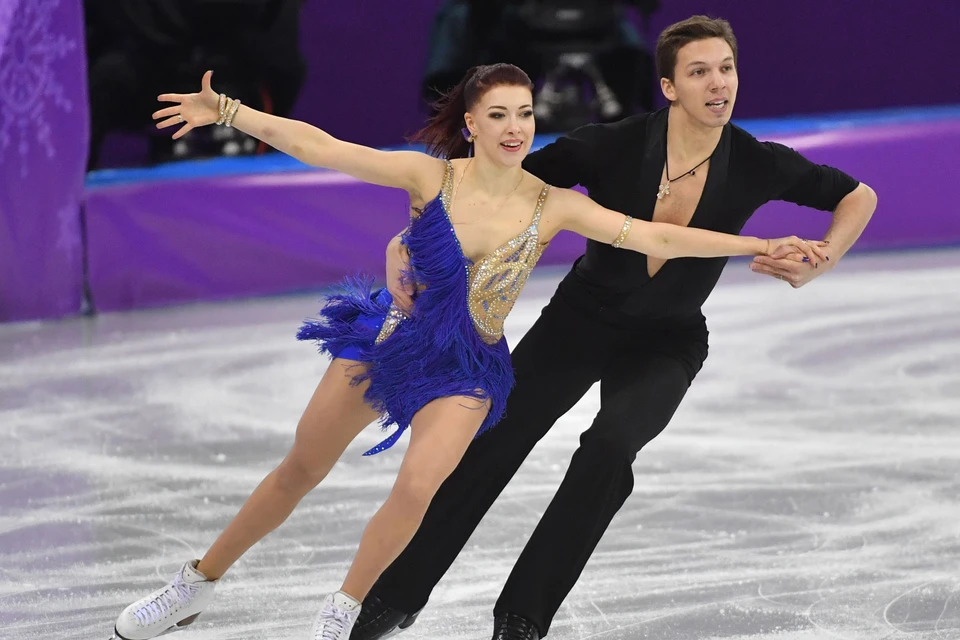 Екатерина Боброва и Дмитрий Соловьев в короткой программе танцев на льду на Олимпиаде в Сочи.