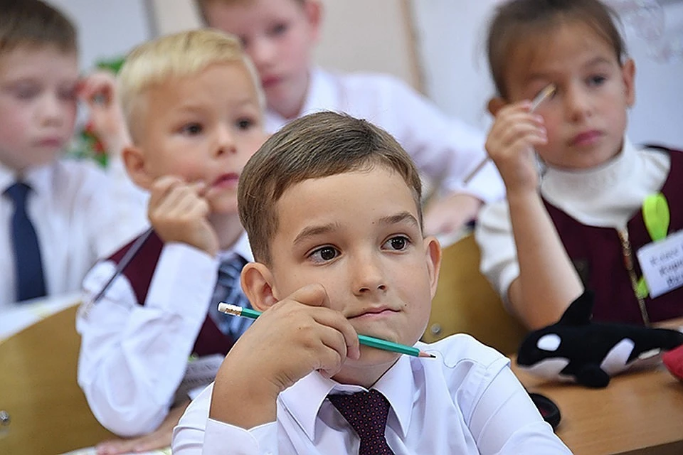 Большинство российских школьников считают своими героями родителей и Железного Человека