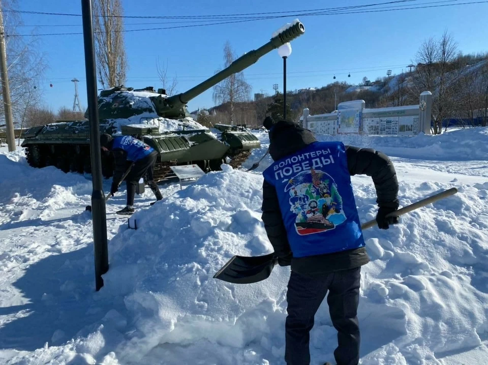 Волонтёры Победы возложили цветы к мемориалам Нижнего Новгорода в честь Дня защитника Отечества. ФОТО: НРО ВОД «Волонтёры Победы»