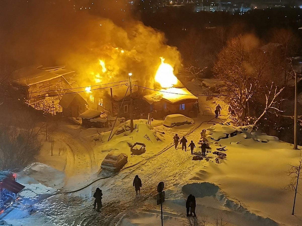 Дом многодетной семьи сгорел в Красносельском районе Петербурга - KP.RU