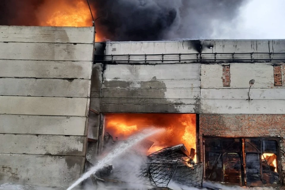 Пожар на производстве упаковки в городе Шахты. Фото: ГУ МЧС по Ростовской области
