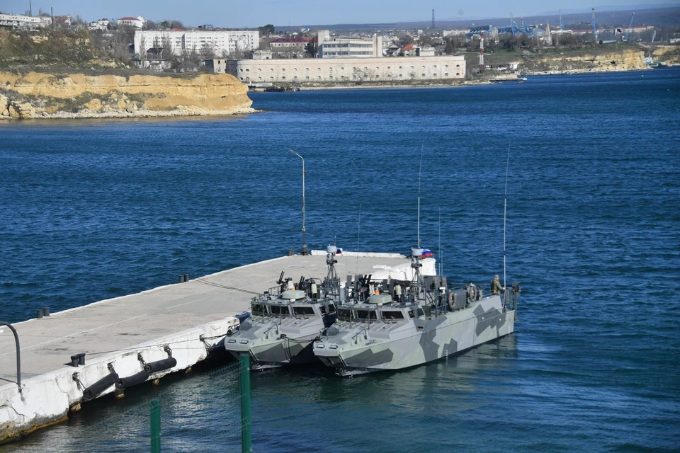Российский флот следит за кораблями НАТО в Черном море