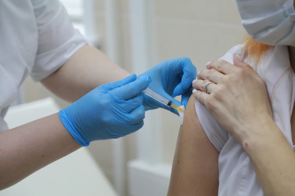 Вакцинация в республике проходит бесплатно по предварительной записи.