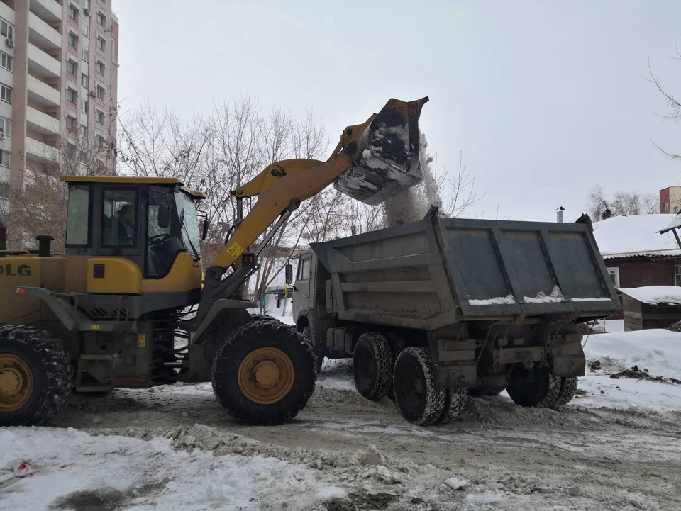 Сегодня снег в усиленном режиме убирают во всех районах города