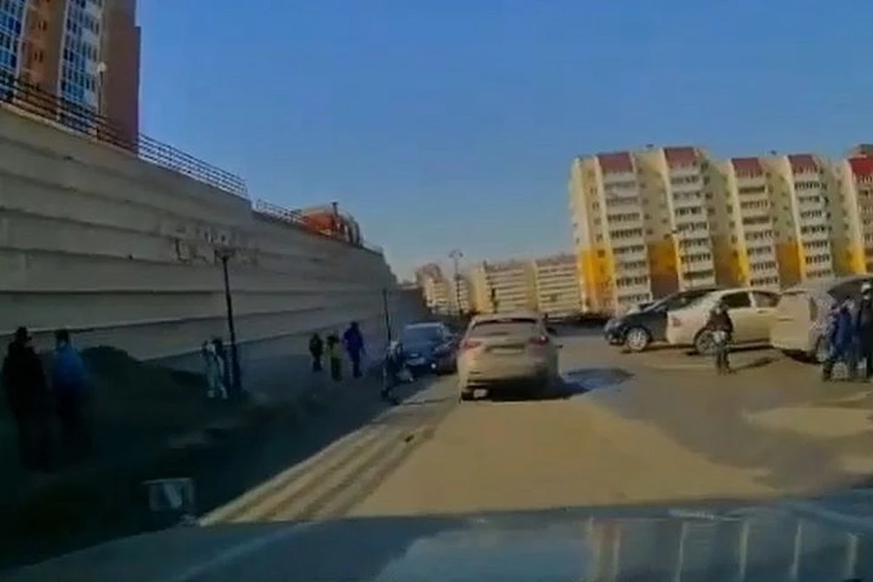 Ребенок едва не попал под колеса
