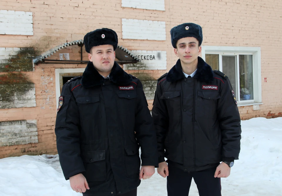 Полицейские рассказали, как эвакуировали в Орле отравившуюся газом семью и медиков. Фото: пресс-служба УМВД России по Орловской области