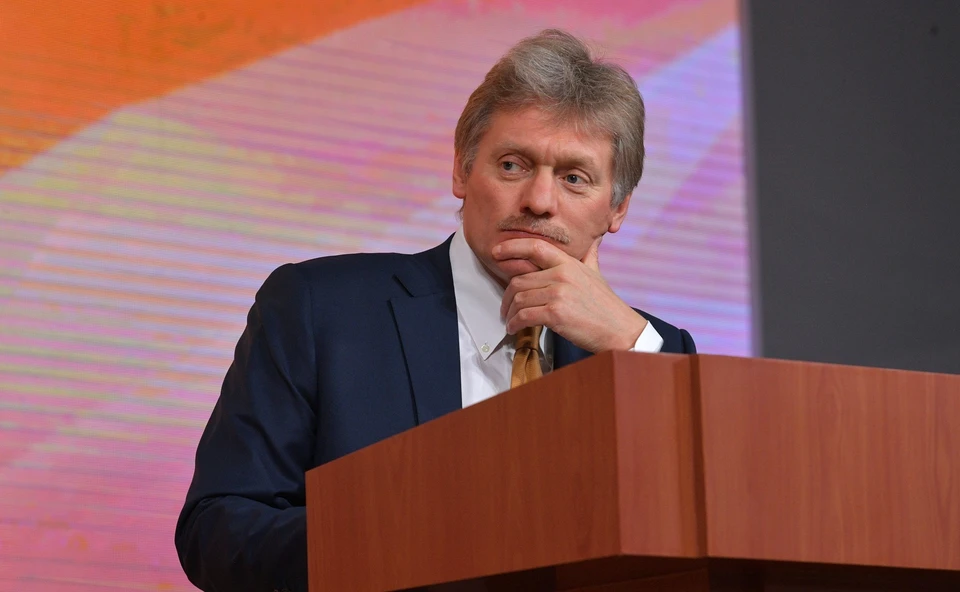 Песков назвал новые санкции США и ЕС вмешательством в дела России