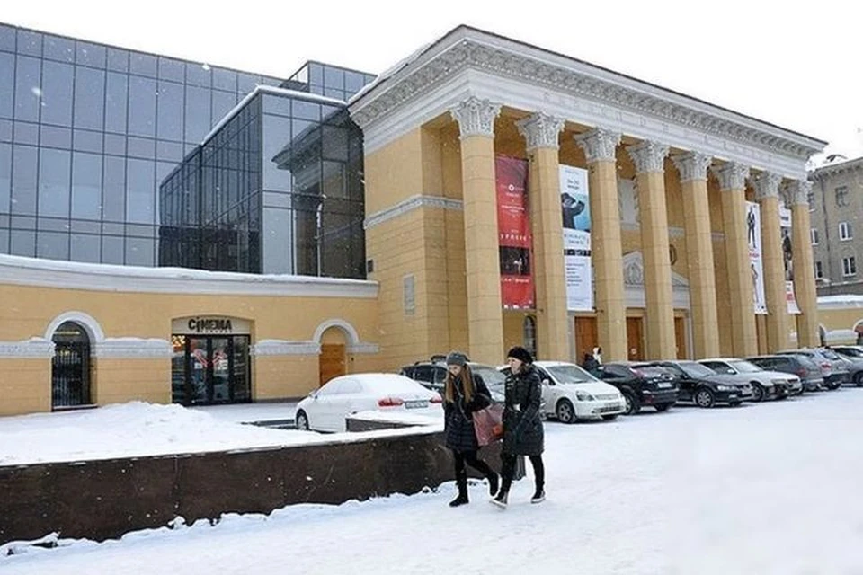 Проводить мероприятие в кинотеатре не разрешили.