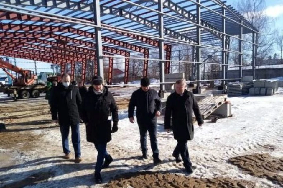 Строительство ледового дворца в брянской Жуковке вышло на завершающий этап. Фото: "Жуковские новости".