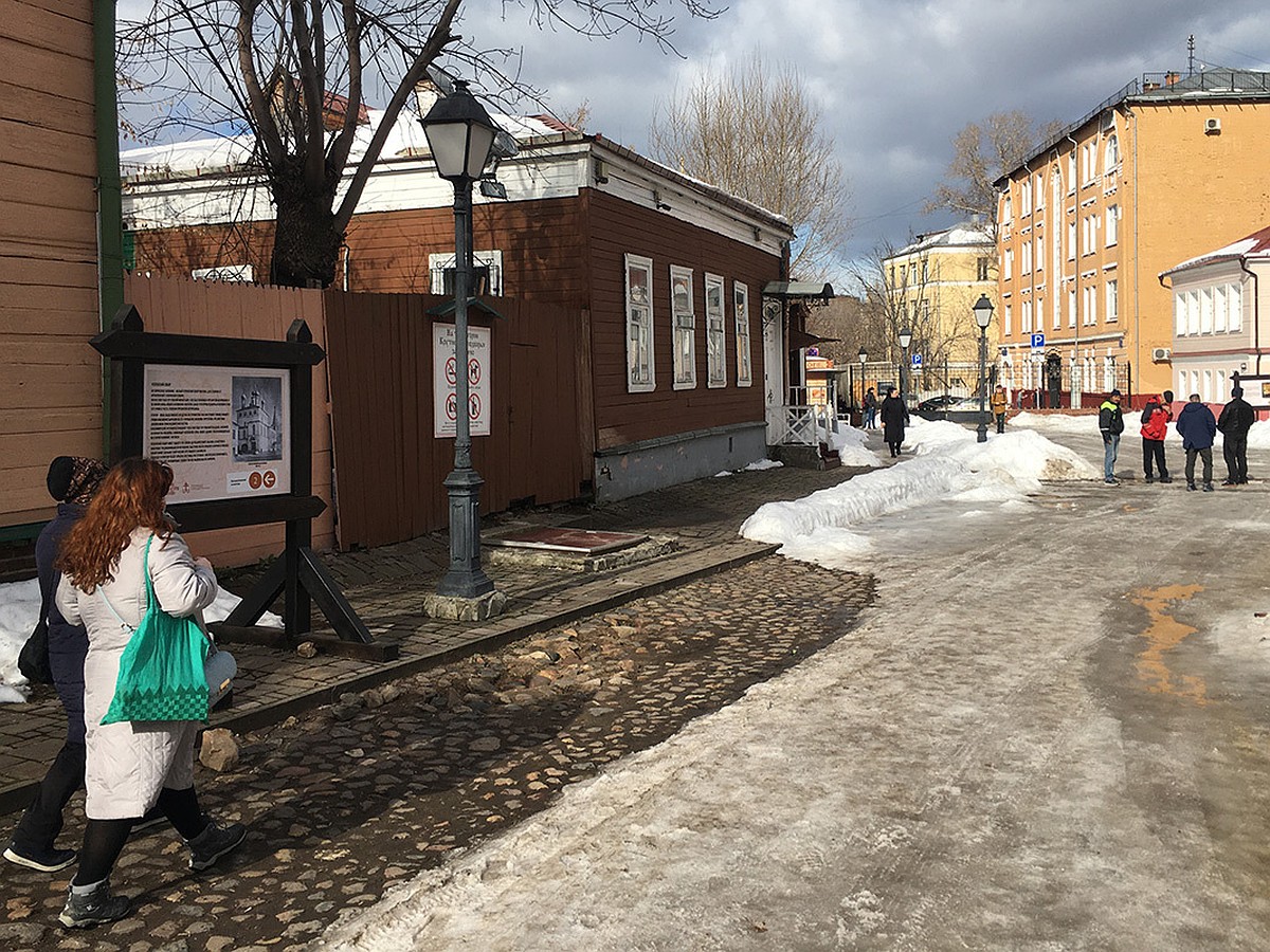 Деревянные избушки столицы: Крутицкое подворье, дом со слуховыми окнами и  особняк с привидениями - KP.RU