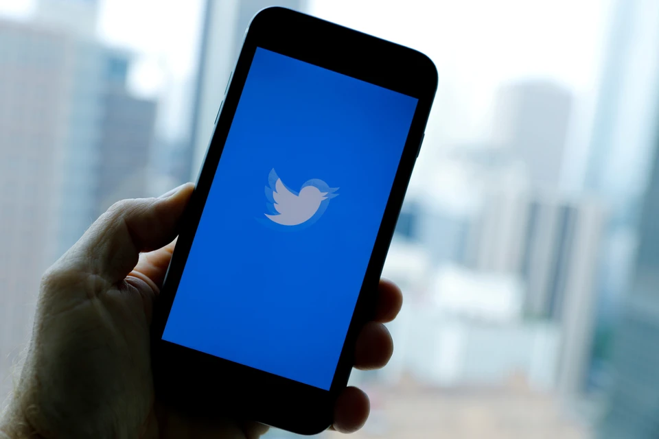 Акции Twitter упали почти на 3%