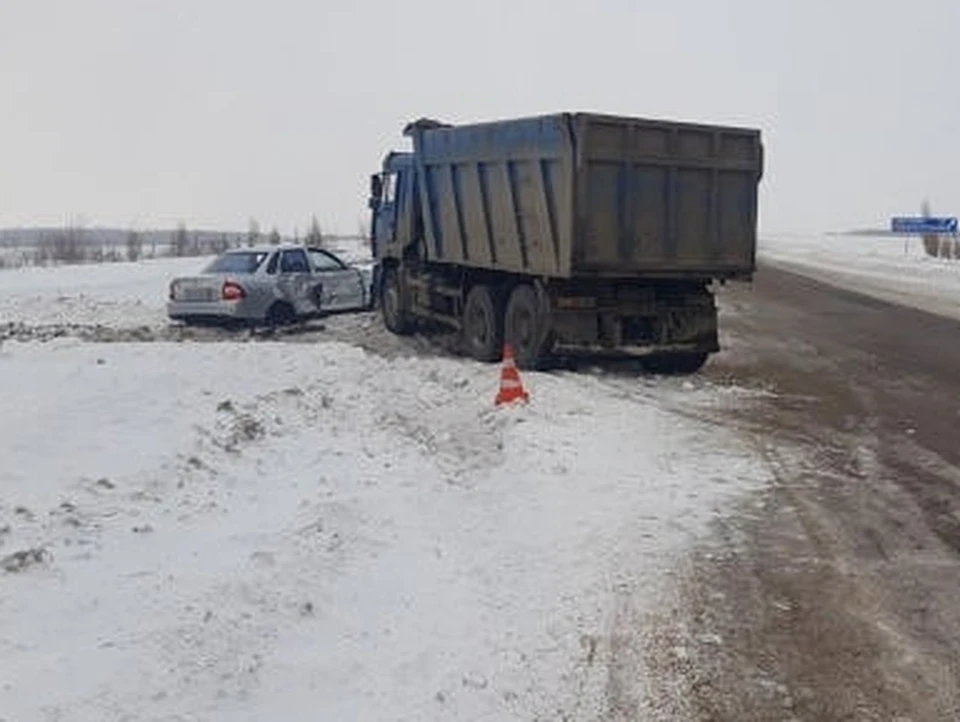 Женщина на обгоне попала в "слепую зону" самосвала Фото: ГУ МВД по Самарской области