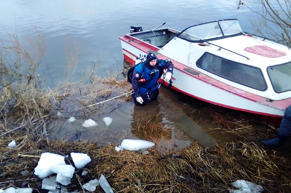 Один из водолазов-поисковиков