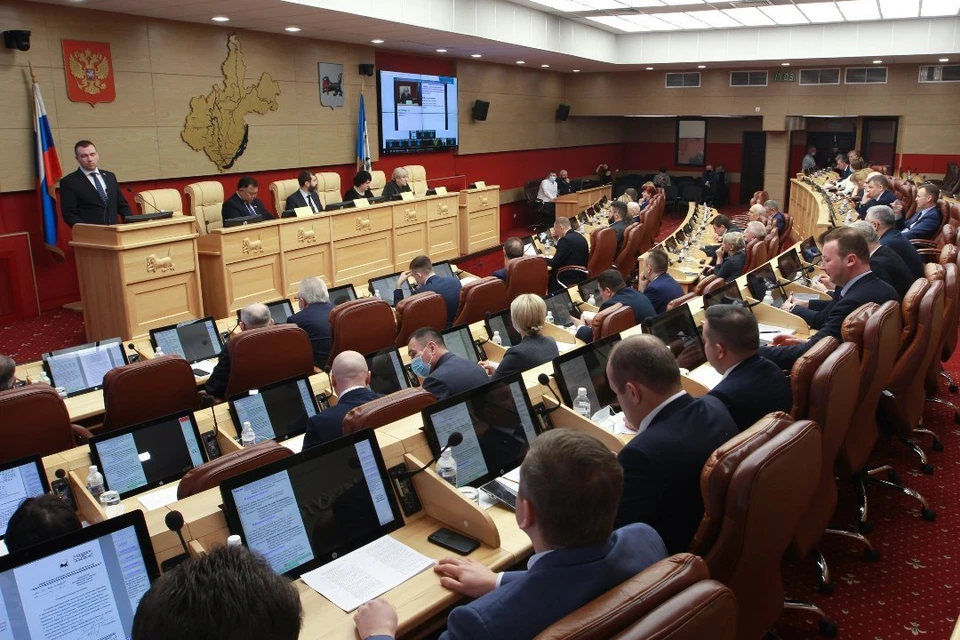 В первом чтении принят проект закона о постинтернатном сопровождении детей-сирот.