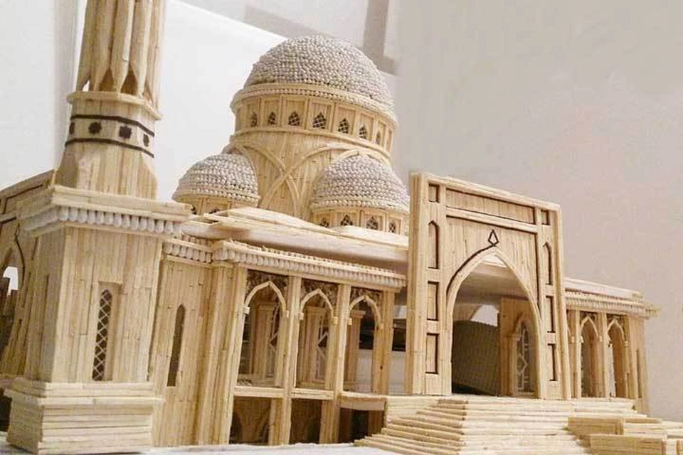 Мечети художницы скупают частные коллекционеры. Фото: instagram.com/hadidja_i_/