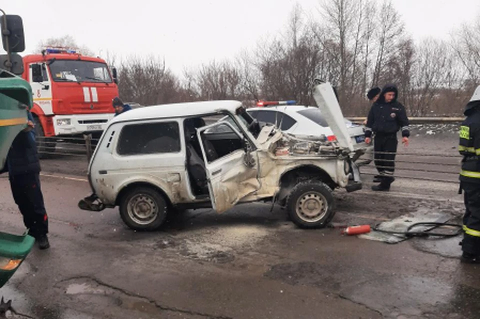 В ДТП на Северной окружной с участием грузовика пострадал водитель «Нивы».