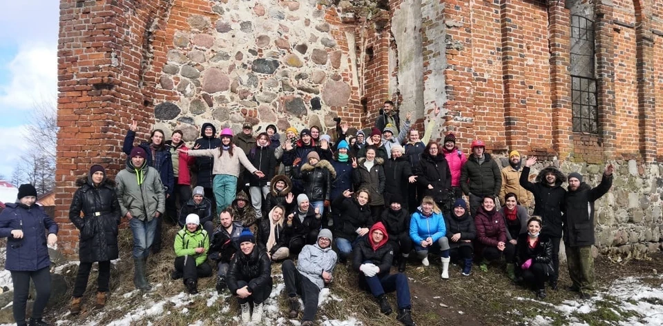 Волонтеры провели субботник в поселке Кумачево под Зеленоградском.