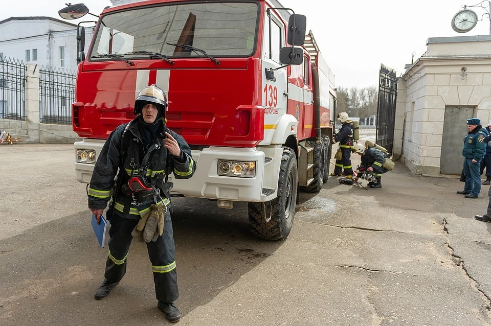 Пожар произошел в садовом обществе “Весна”, что вблизи села Новотроицкое Тукаевского района.
