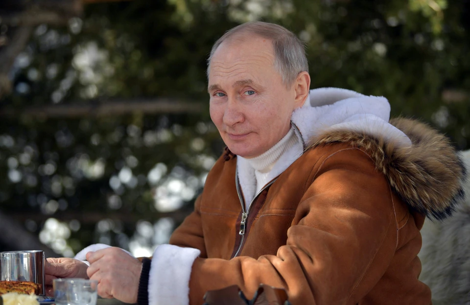 Президент России Владимир Путин во время отдыха в сибирской тайге.