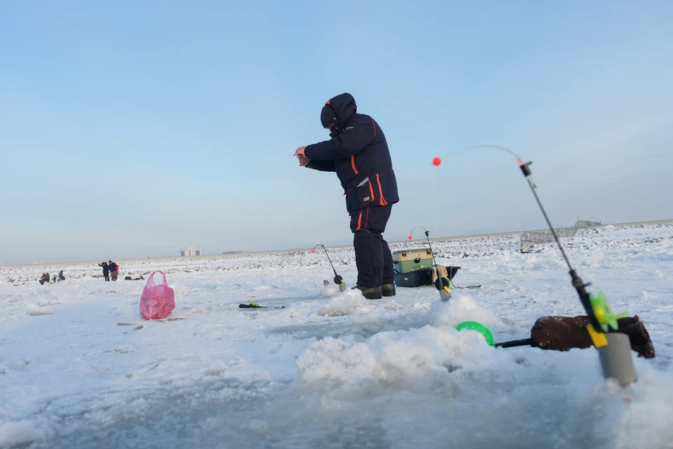 МЧС спасло 25 рыбаков с тонкого льда Финского залива в районе дамбы