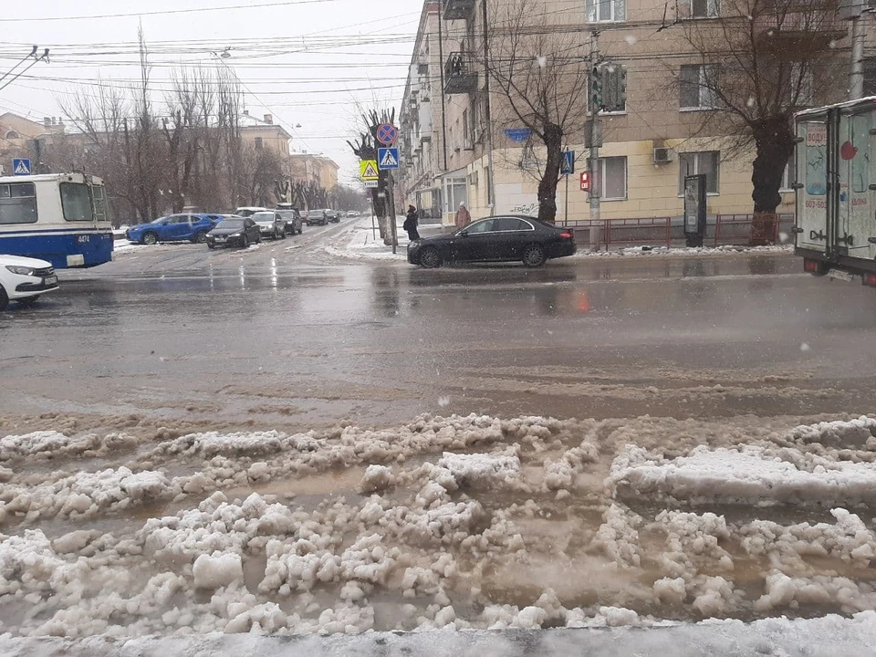 Снег в Волгограде не прекращается