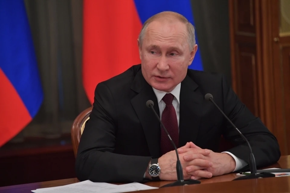 Президент России Владимир Путин предложил сделать из конкурса "Учитель года" реалити-шоу длиной в год