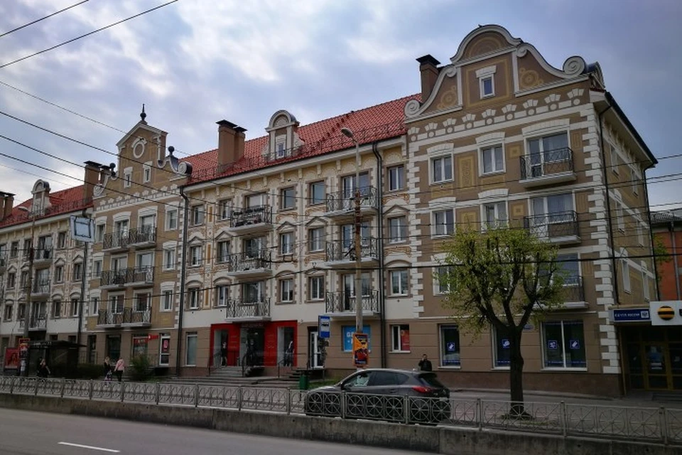 Возле хрущевок на Ленпроспекте очень любят фотографироваться туристы.