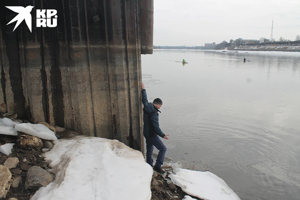 В центре Твери вода в Волге опустилась почти на три метра.