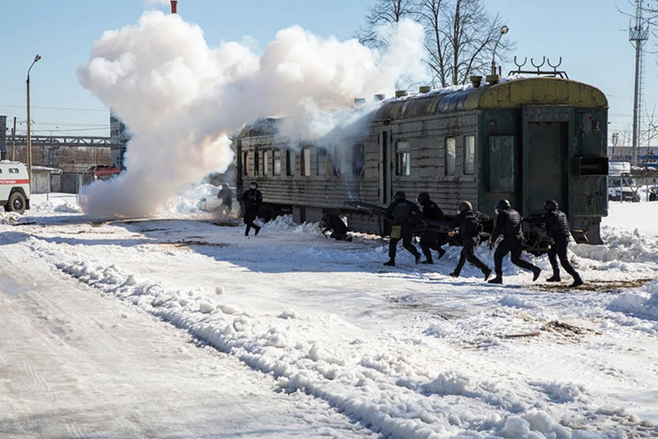 Террористы в поезде и взятые заложники: Показательные учения Росгвардии прошли в Нижегородской области.