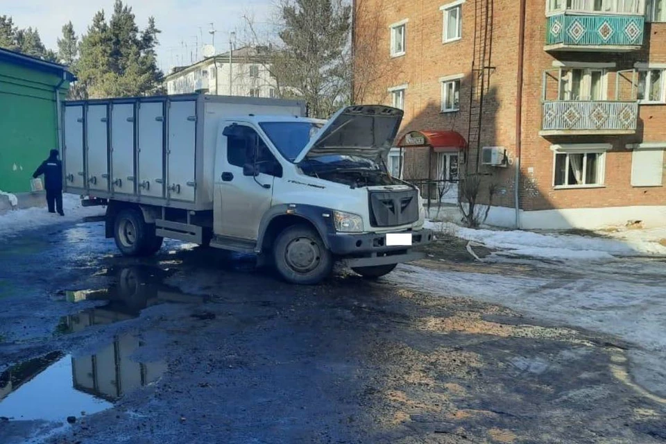 Грузовик при движении задним ходом насмерть сбил женщину в Тулуне.
