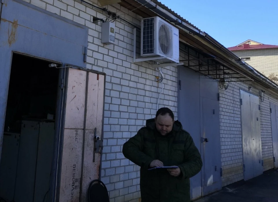 Следователи проверяют обстоятельства смерти мужчины в гараже