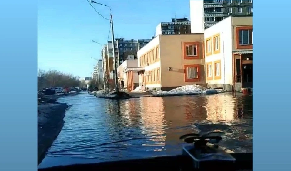 Улица Гордеевская в Нижнем Новгороде затоплена четвёртый день подряд