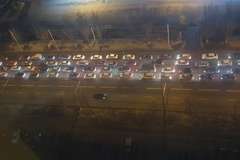 Гигантская пробка образовалась на Московском шоссе вечером воскресенья Фото: Buyno Club.63