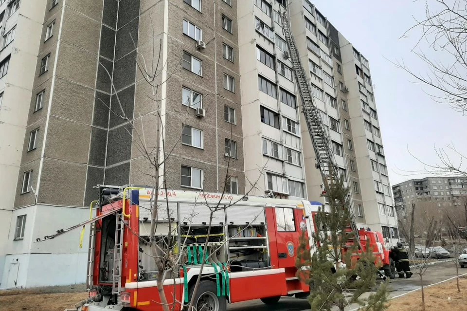 На месте работали девять сотрудников МЧС и три единицы техники.
