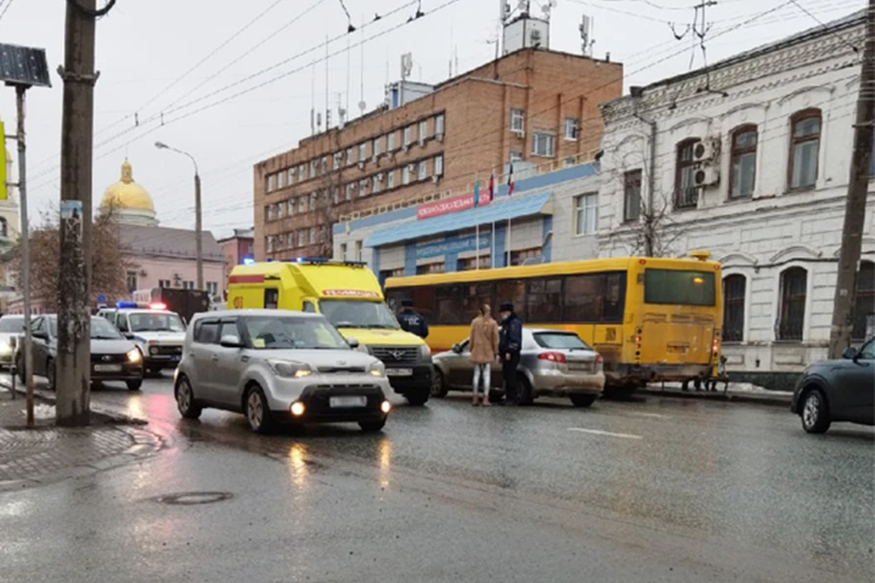 Автомобиль насмерть сбил девушку в Ижевске Фото: предоставлено очевидцем