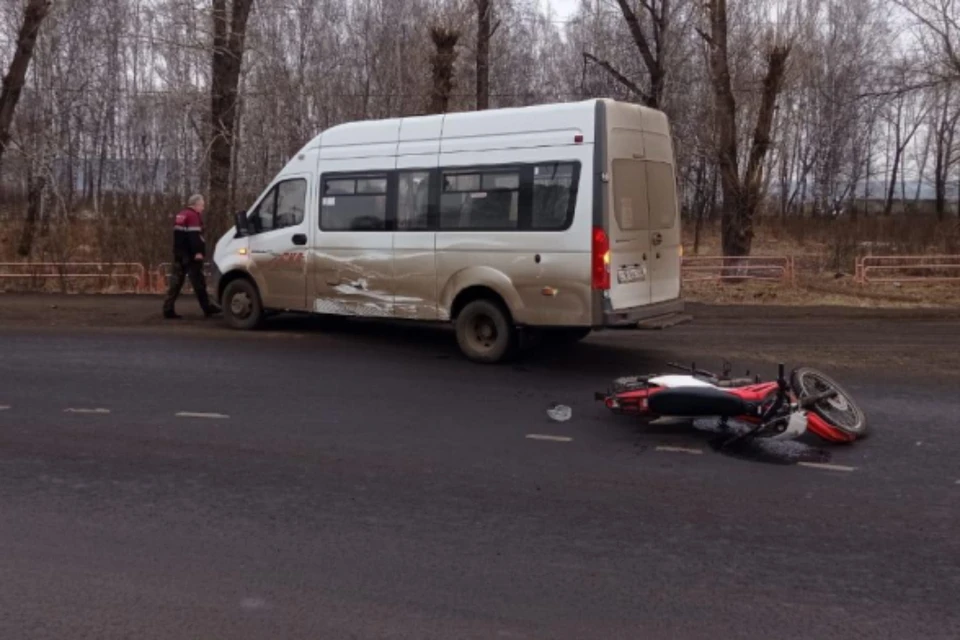 Мотоциклист врезался в маршрутку в Нижнеудинске