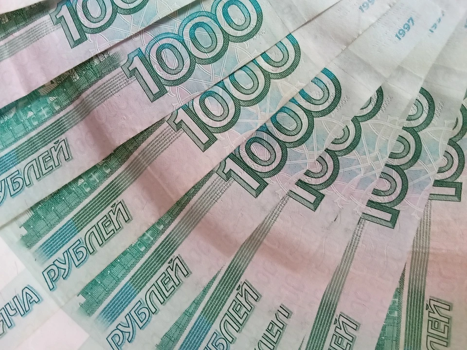 Пытаясь спасти сбережения, жительница Нового Уренгоя лишилась крупной суммы