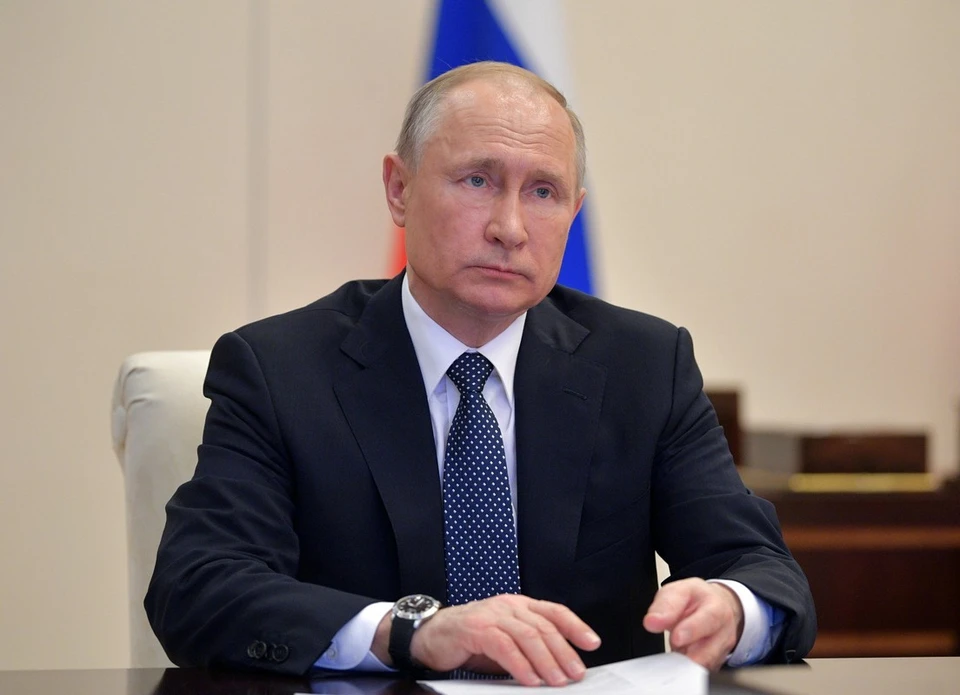 Путин подписал закон о назначении гражданских на должности высших офицеров