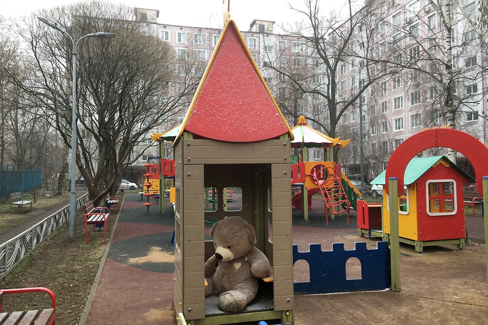 Жители района Измайлово не дали переоборудовать дворовую спортивную площадку для детей с синдромом Дауна.