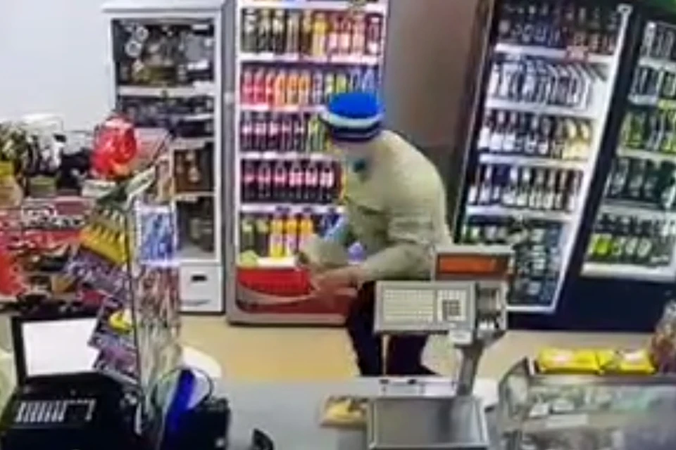 Момент ограбления попал на видео.