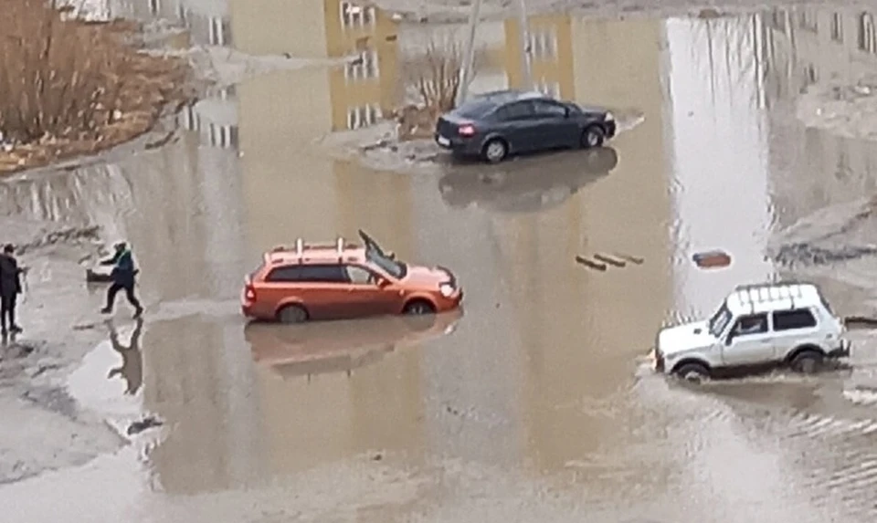 Подслушано на лесобазе. ТЛК 200 застрял в луже без дорог летом. Подтопление Тюмени в 70 годы. Наводнение в Тюмени в 1979 году фото на Лесобазе.