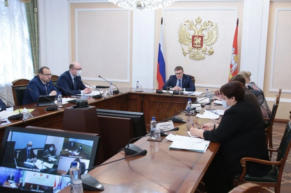 Разговор губернатора с жителями Челябинской области прошел в формате видеоконференцсвязи. Фото: gubernftor74.ru